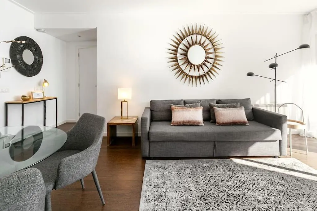 Lisbon Metro Apartment 0*,