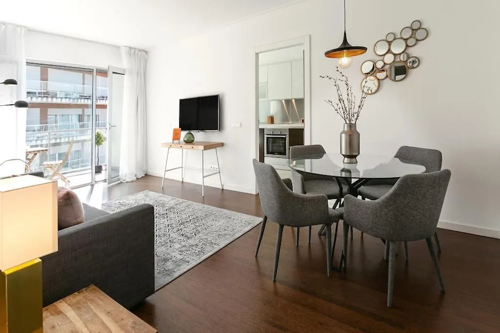 Lisbon Metro Apartment 0*,